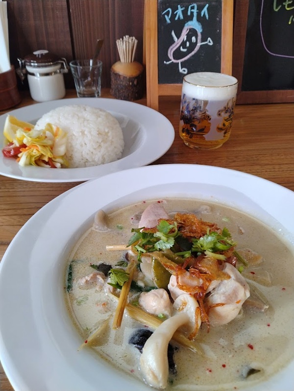 ハーブ鶏のトムカーガイ（ココナツミルク煮）＆ミニビール