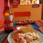 メキシコ料理店「IZU TACOS（イズタコス）」のテカテビールとメキシカンサラダとタコス