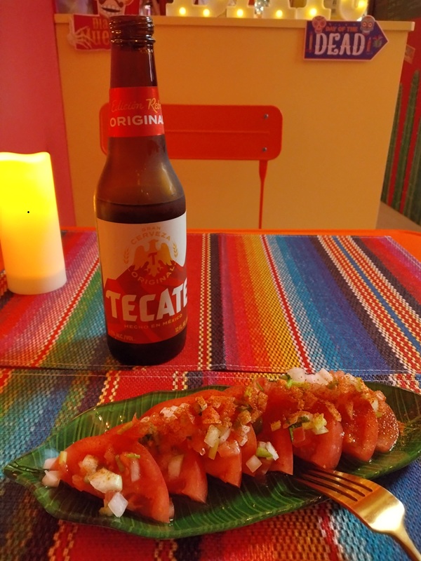 メキシコビール(テカテ:TECATE)とメキシカンサラダ