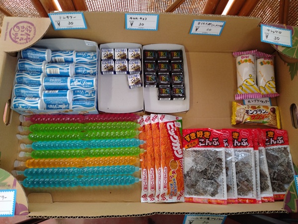 なつかしい昭和の駄菓子が子供も大人もわくわくしちゃう。