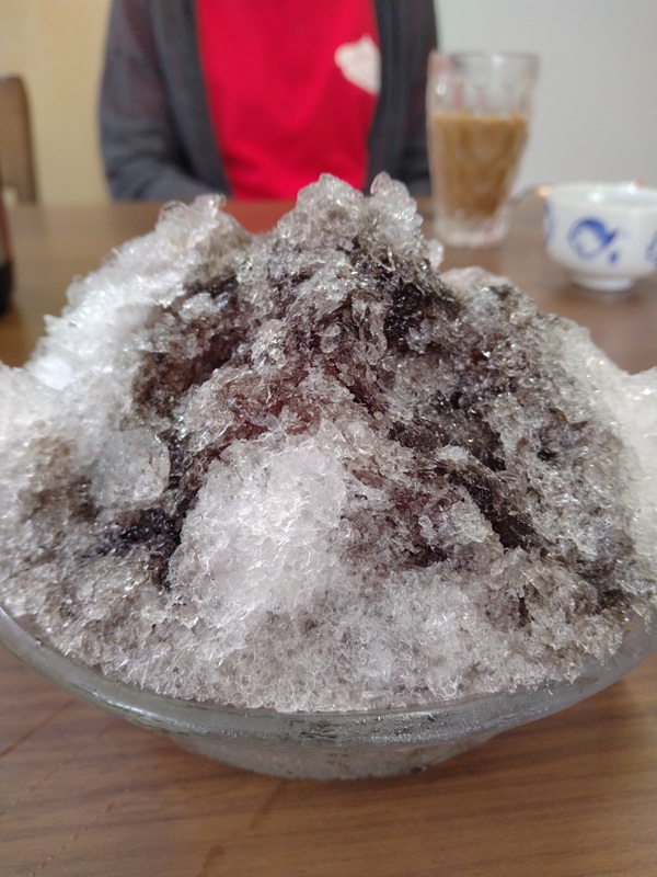 ドラキュラ（巨峰）は真っ黒。250円は安すぎ。