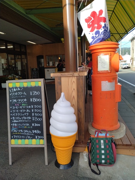 フルーツソフト＆フルーツかき氷「ヨシダストアーの小屋」